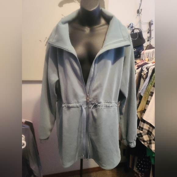 lululemon athletica Softstreme Cinch-Waist Jacket - Green - Picture 4 of 13